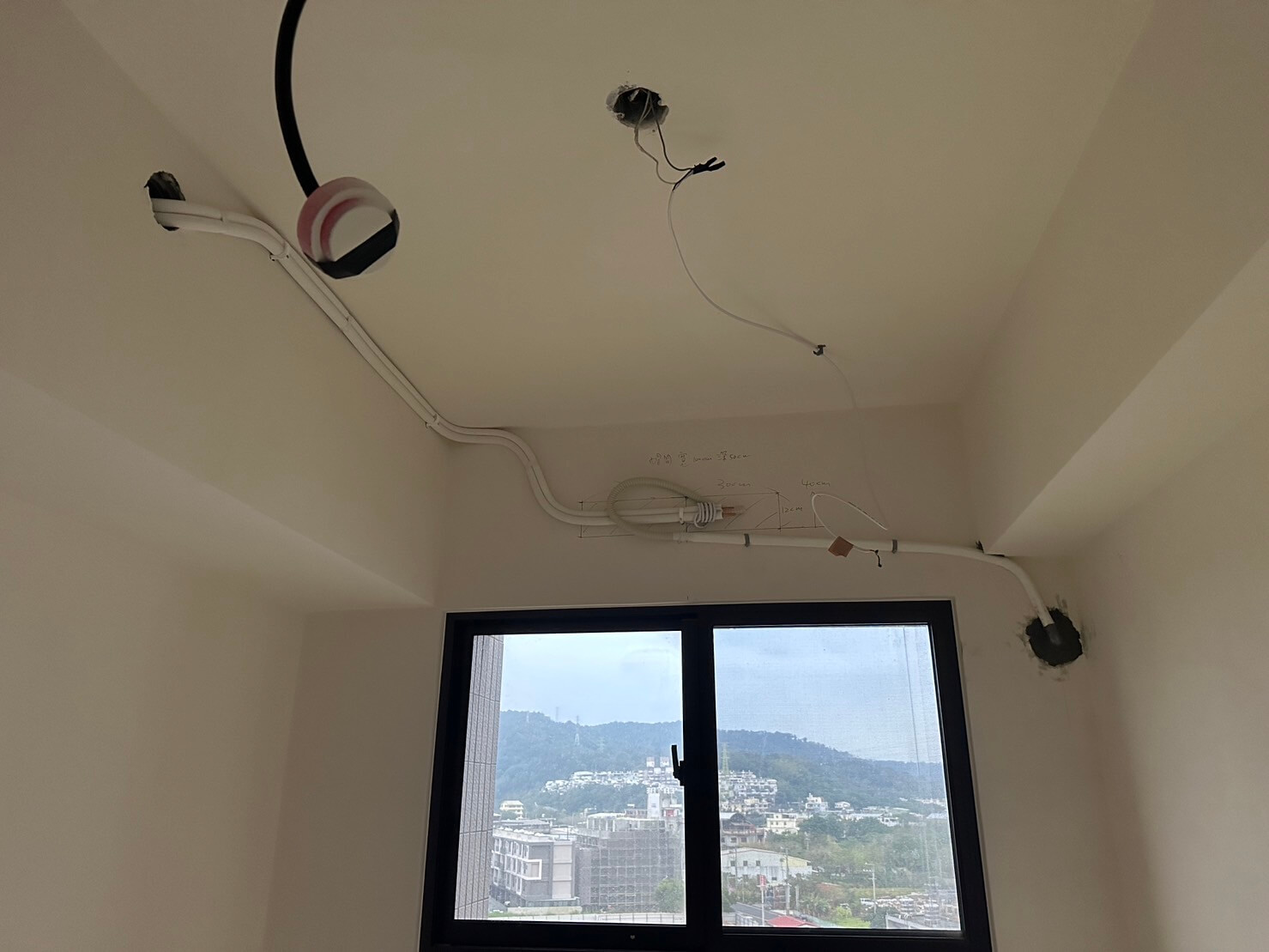 [弘楠空調案例]高雄王老闆新家要裝多台冷氣，裝潢前先安裝管路的第4張圖片