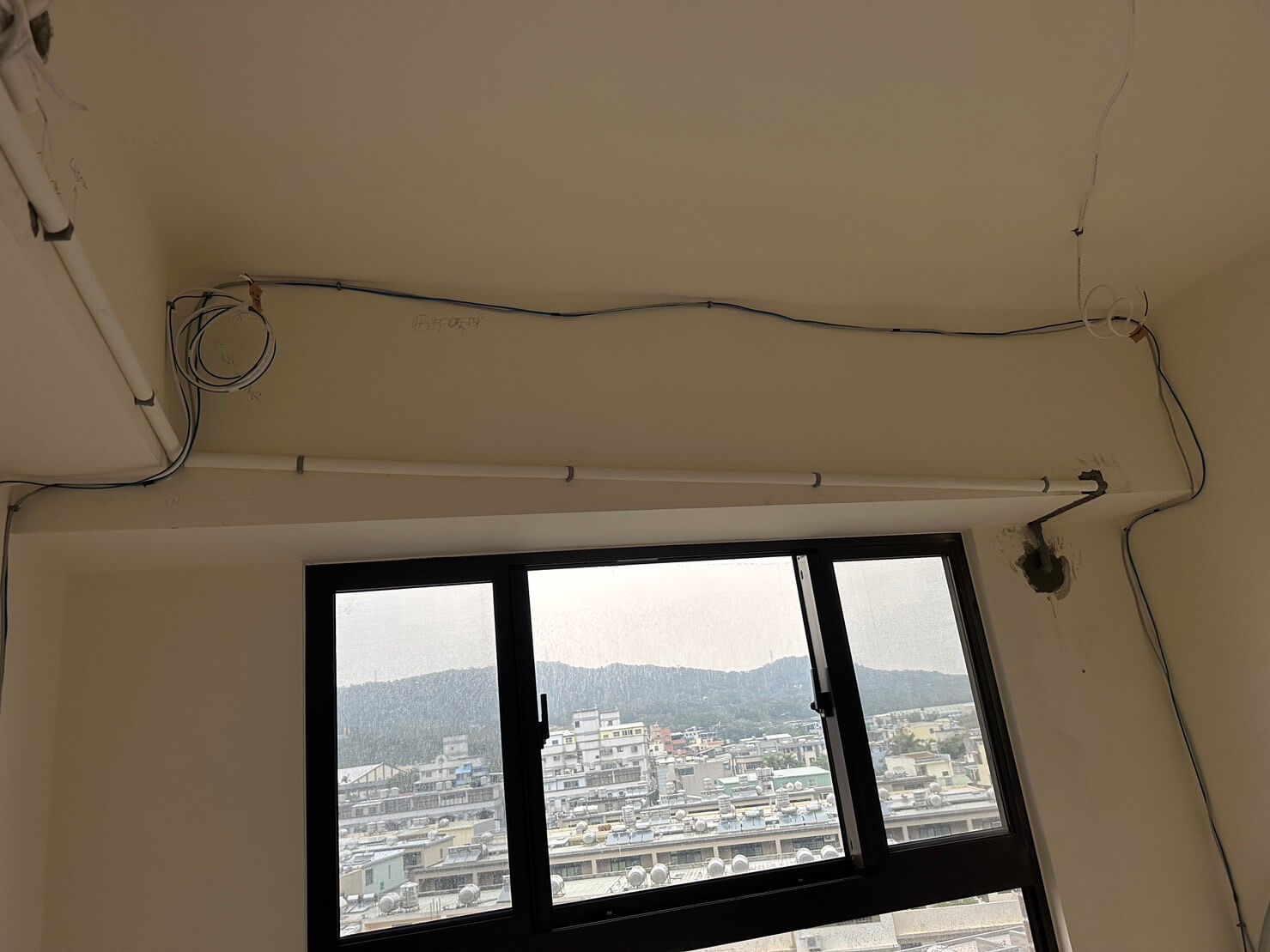 [弘楠空調案例]高雄王老闆新家要裝多台冷氣，裝潢前先安裝管路的第8張圖片